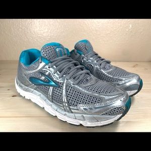 Brooks Addiction Silver Women’s Athletic Size 8.5